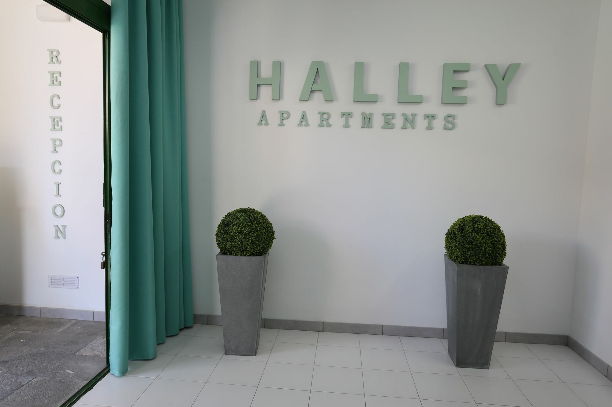 Apartamentos Halley เปอร์โตริโก ภายนอก รูปภาพ
